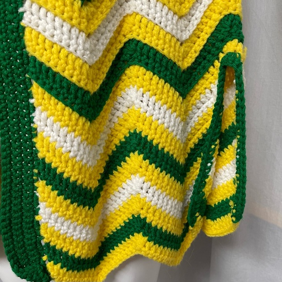 Vintage Handmade Crochet Shawl Wrap Boho GrannyCore Chevron Green Bay Packers - Picture 3 of 9